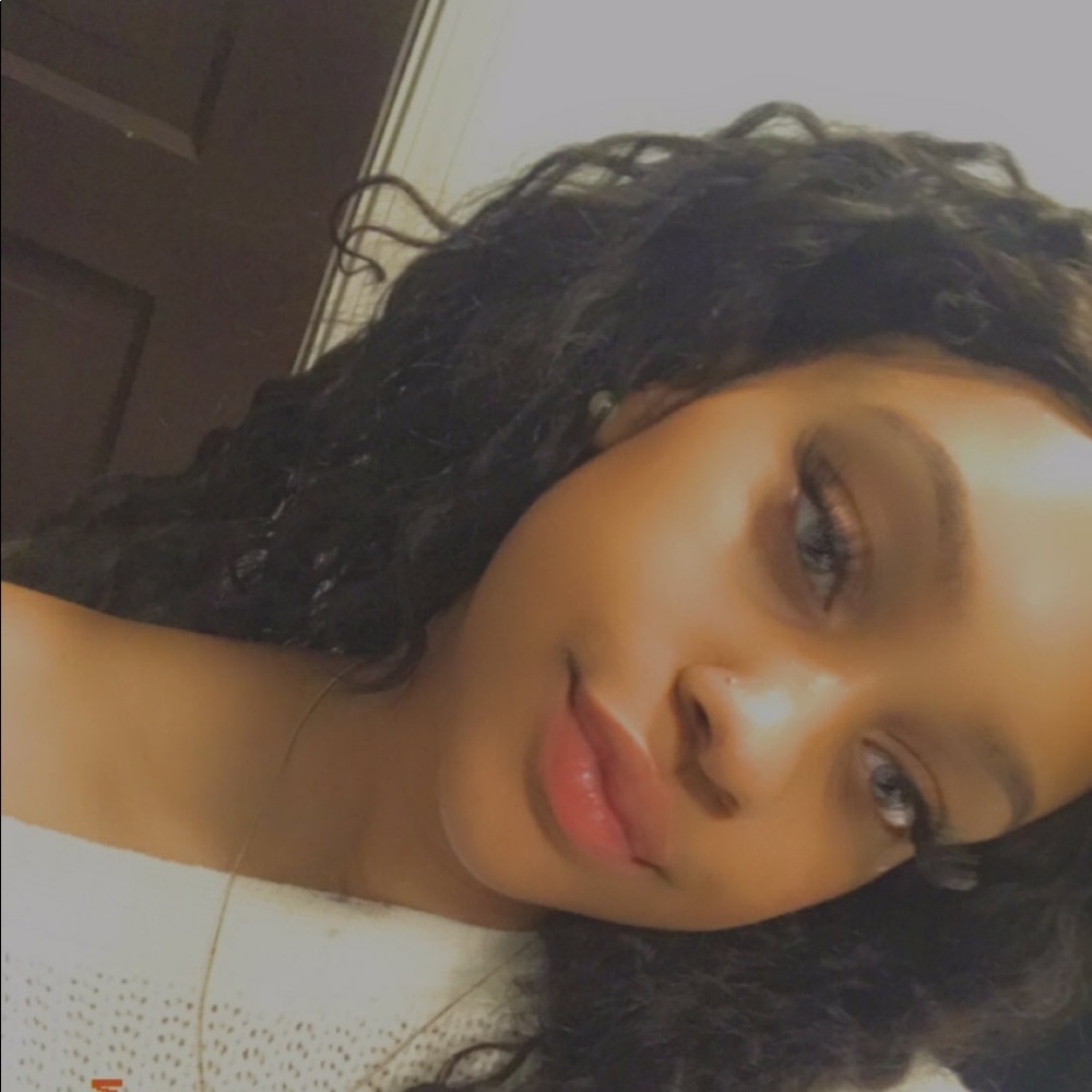 Meet your Posher, Crystal